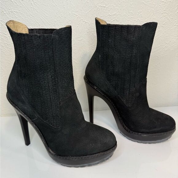 BCBGMAXAZRIA Virginia black suede high heel ankle boots, size 8 - Picture 3 of 8